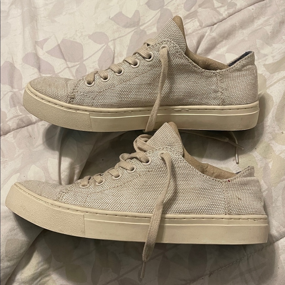 Brand new Toms Lennox Casual Sneakers Women’s 7 Cream Metallic Lace Up Shoes